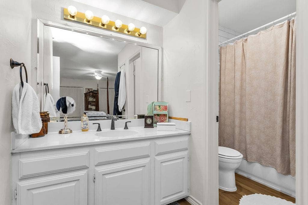 2121 Windy Drive, Garland, TX 75044 2121 Windy Drive, Garland, TX 75044