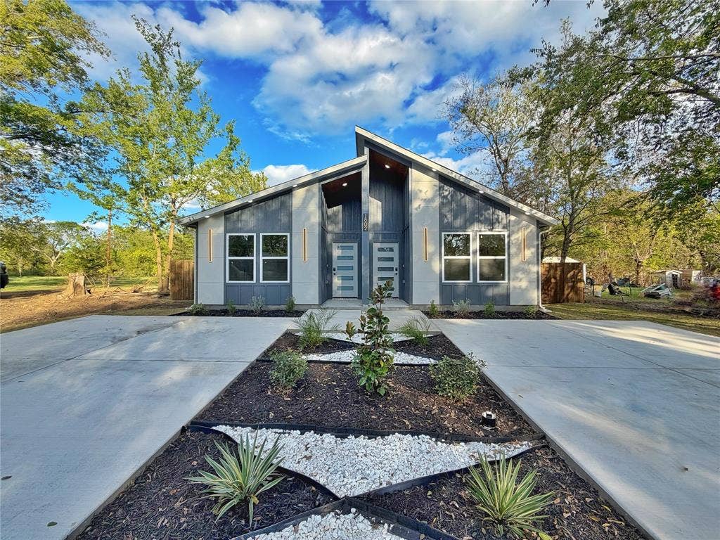 1802 Division Street, #B, Commerce, TX 75428 1802 Division Street, #B, Commerce, TX 75428