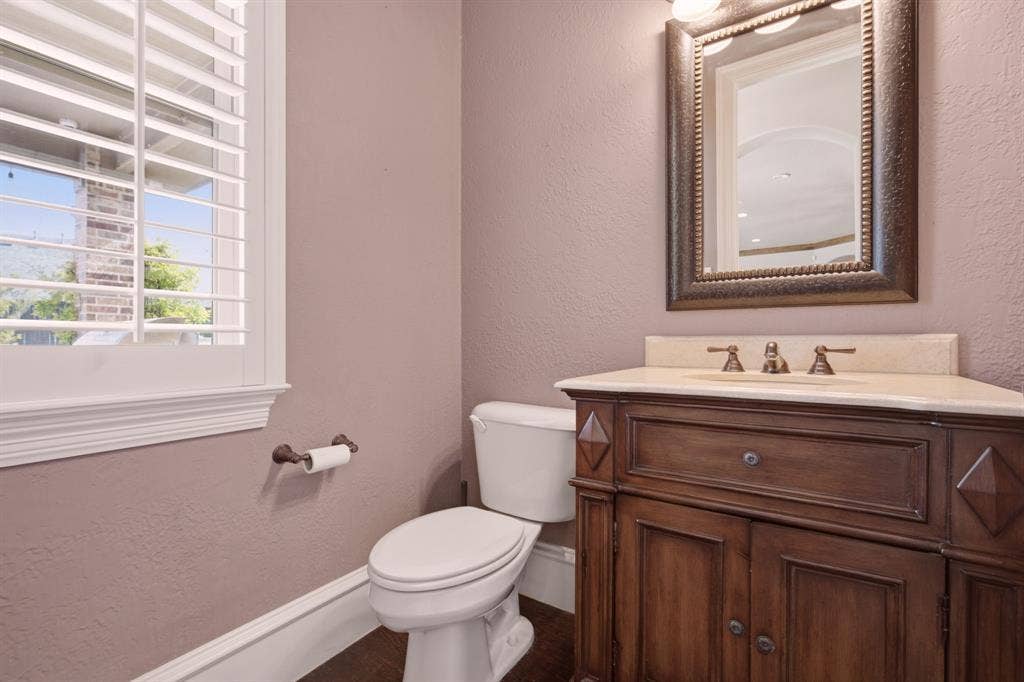 2270 Broad Brook Lane, Allen, TX 75013 Downstairs Half Bath