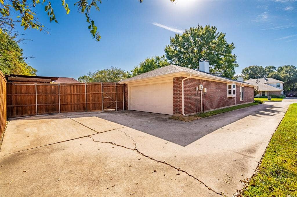 320 Brooks Lane, Coppell, TX 75019 320 Brooks Lane, Coppell, TX 75019