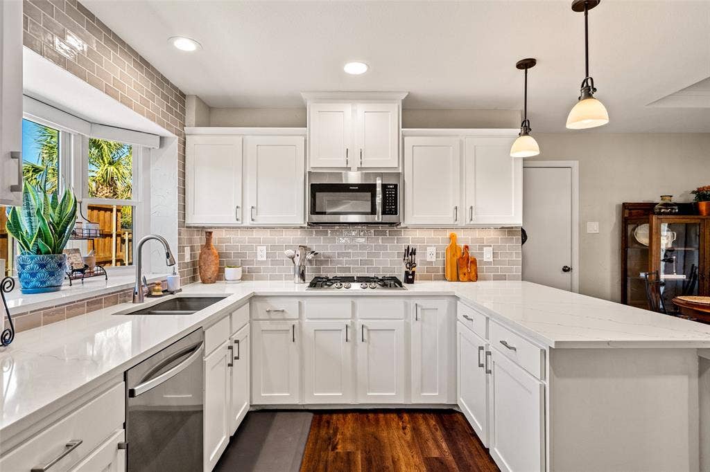 320 Brooks Lane, Coppell, TX 75019 320 Brooks Lane, Coppell, TX 75019