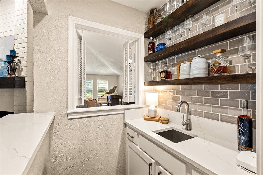 320 Brooks Lane, Coppell, TX 75019 320 Brooks Lane, Coppell, TX 75019