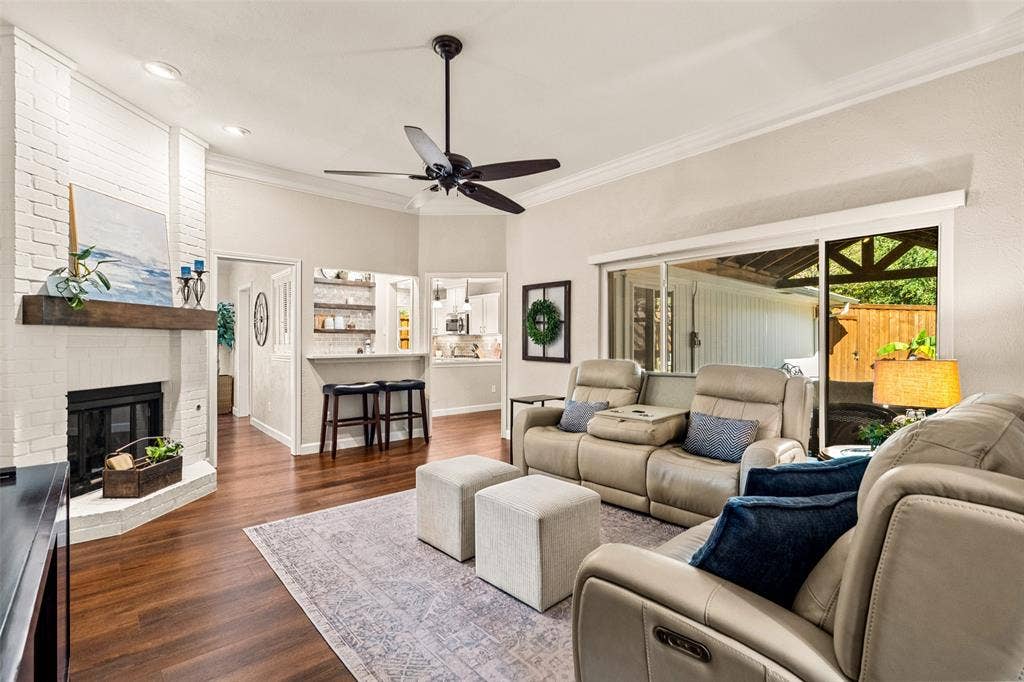 320 Brooks Lane, Coppell, TX 75019 320 Brooks Lane, Coppell, TX 75019
