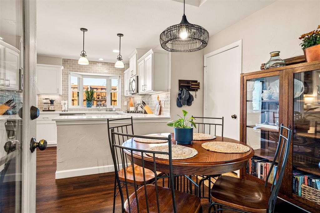 320 Brooks Lane, Coppell, TX 75019 320 Brooks Lane, Coppell, TX 75019