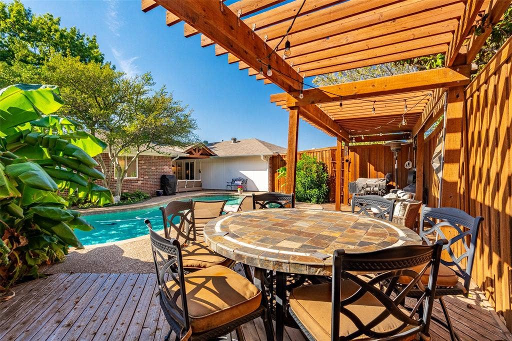 320 Brooks Lane, Coppell, TX 75019 320 Brooks Lane, Coppell, TX 75019