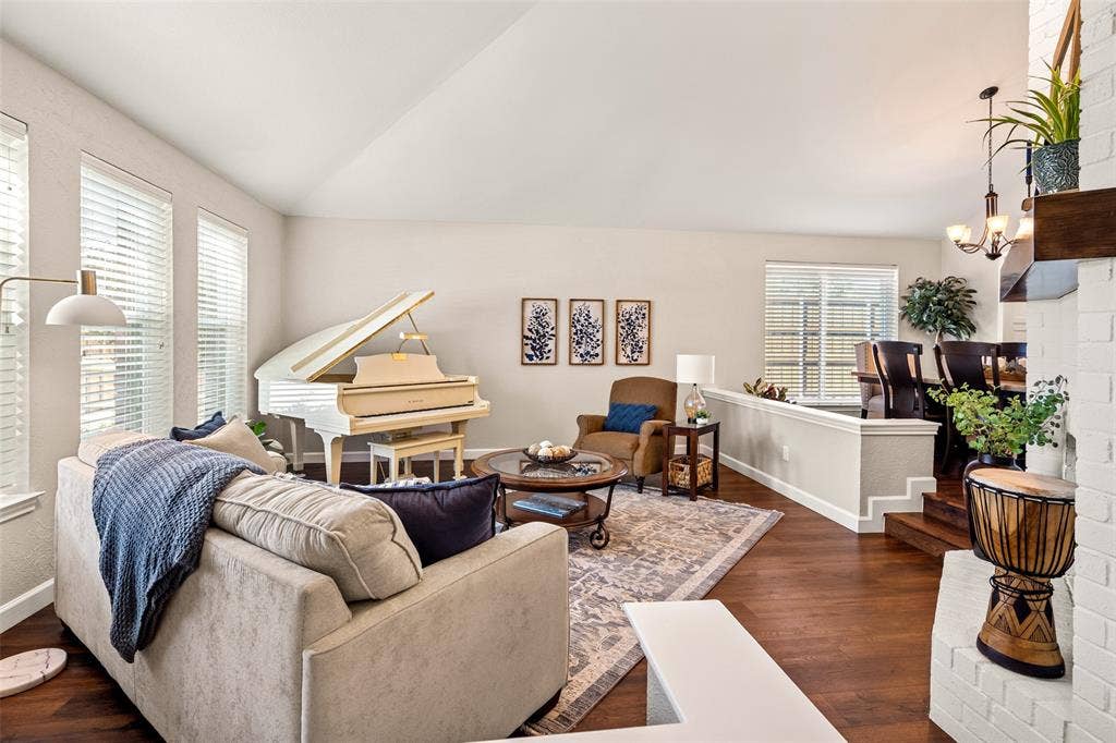 320 Brooks Lane, Coppell, TX 75019 320 Brooks Lane, Coppell, TX 75019