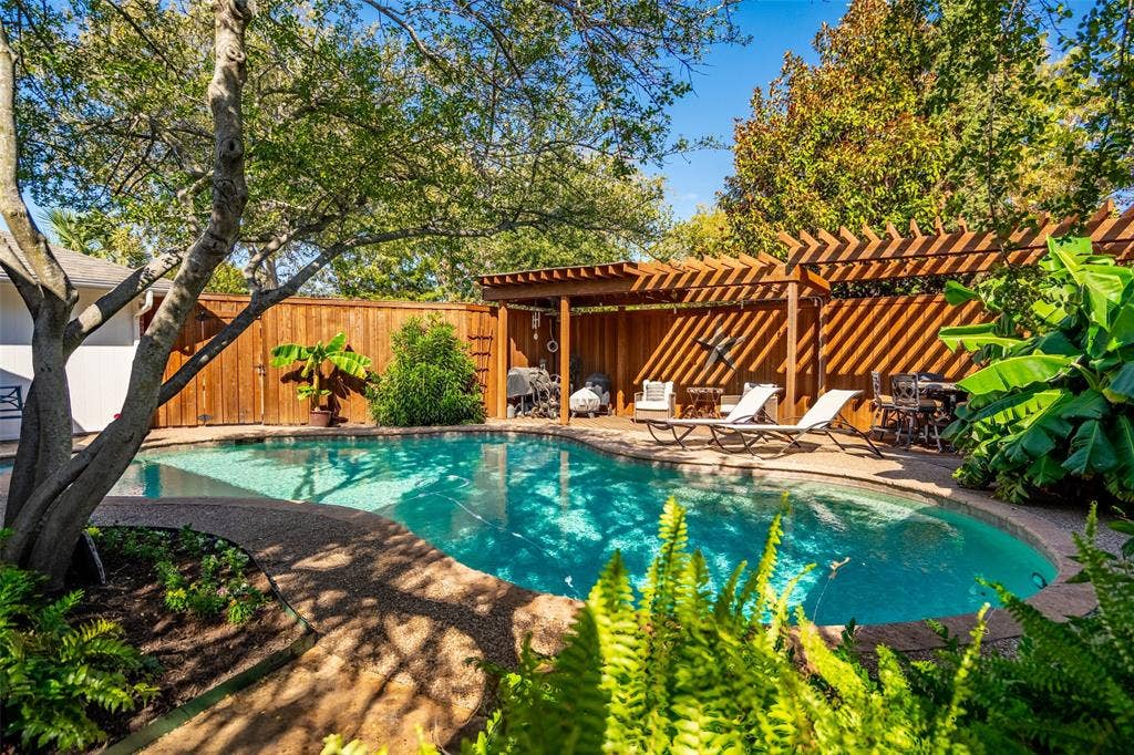 320 Brooks Lane, Coppell, TX 75019 320 Brooks Lane, Coppell, TX 75019