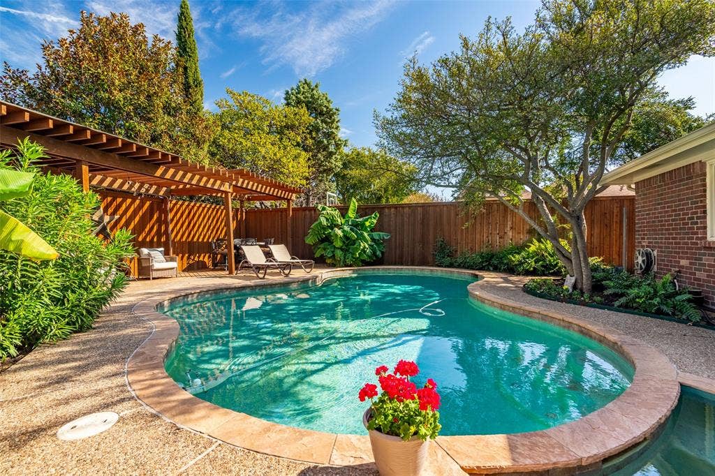 320 Brooks Lane, Coppell, TX 75019 320 Brooks Lane, Coppell, TX 75019