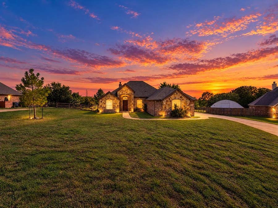 Property photo for 164 Briar Meadows Circle, Azle, TX