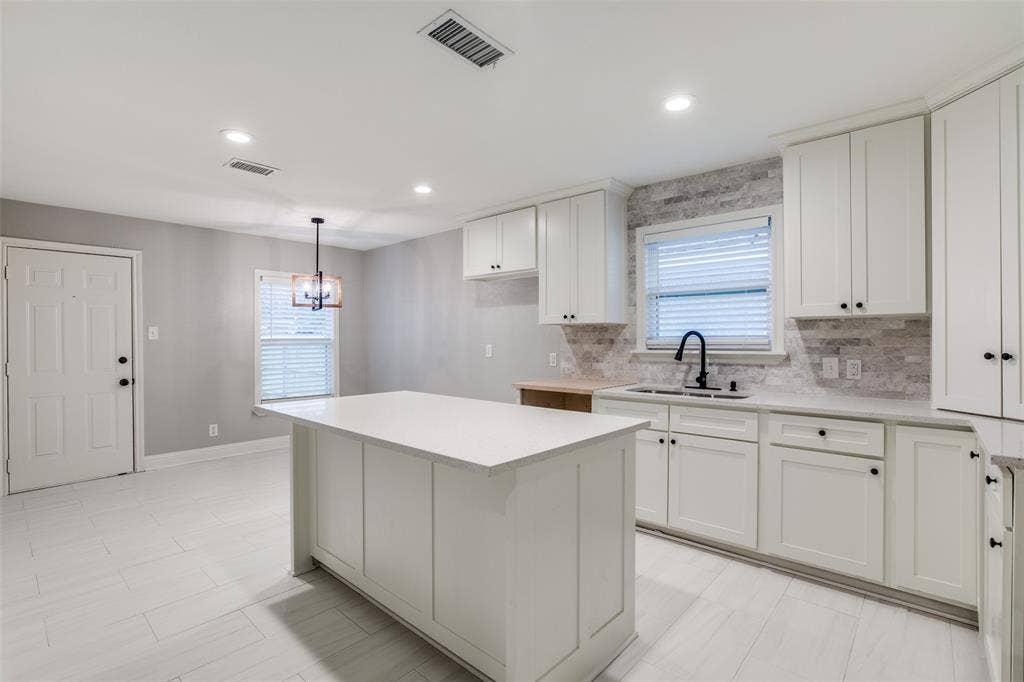 1815 Yucca Drive, Dallas, TX 75217