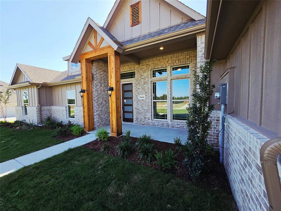 Property photo for 7010 Hayes Road, Midlothian, TX