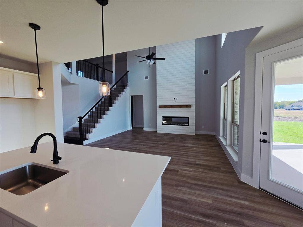 7020 Hayes Road, Midlothian, TX 76065