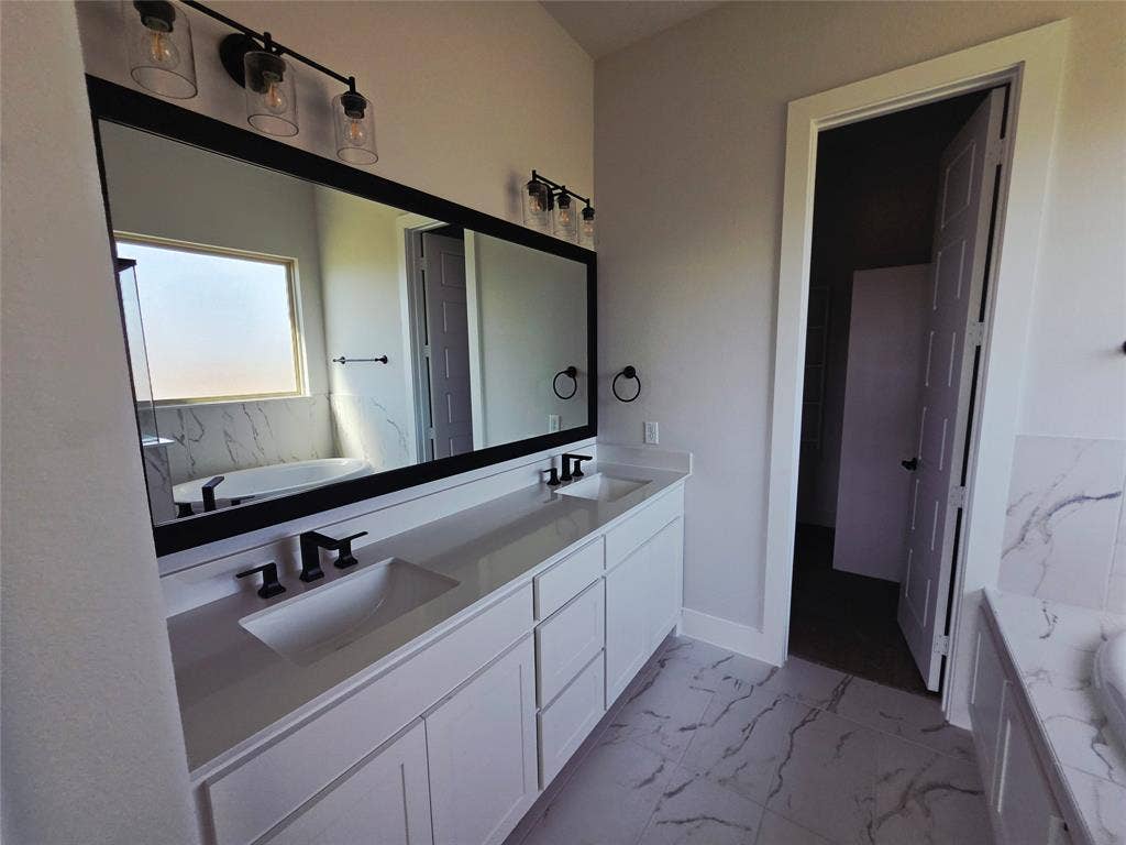 7020 Hayes Road, Midlothian, TX 76065