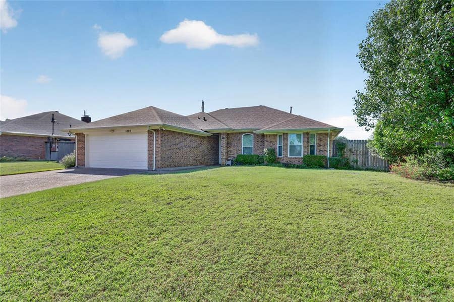 Property photo for 1204 Murry Drive N, Cleburne, TX