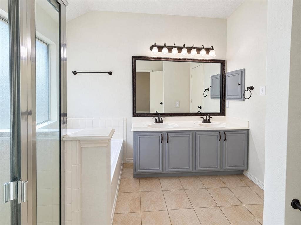 4541 Crystal Lane, Garland, TX 75043 4541 Crystal Lane, Garland, TX 75043
