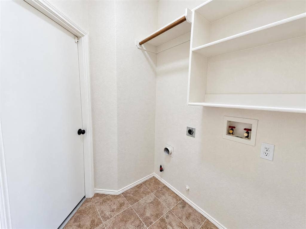 4541 Crystal Lane, Garland, TX 75043 4541 Crystal Lane, Garland, TX 75043