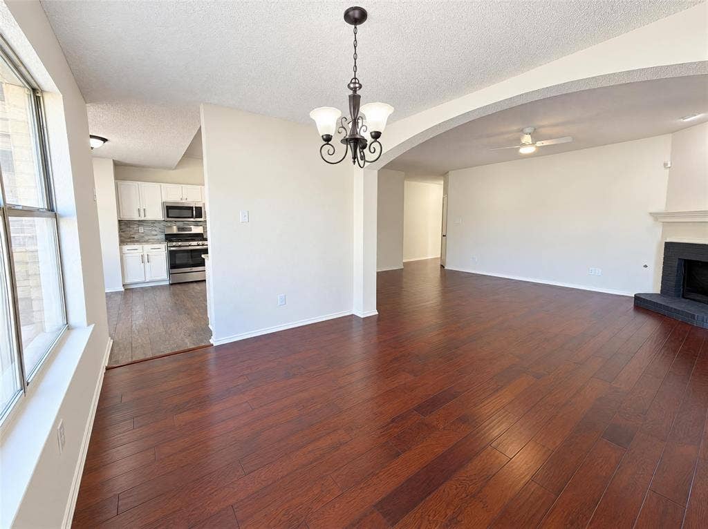 4541 Crystal Lane, Garland, TX 75043 4541 Crystal Lane, Garland, TX 75043