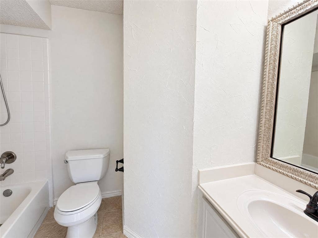 4541 Crystal Lane, Garland, TX 75043 4541 Crystal Lane, Garland, TX 75043