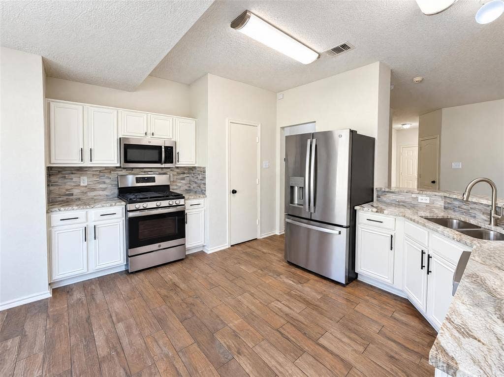 4541 Crystal Lane, Garland, TX 75043 4541 Crystal Lane, Garland, TX 75043