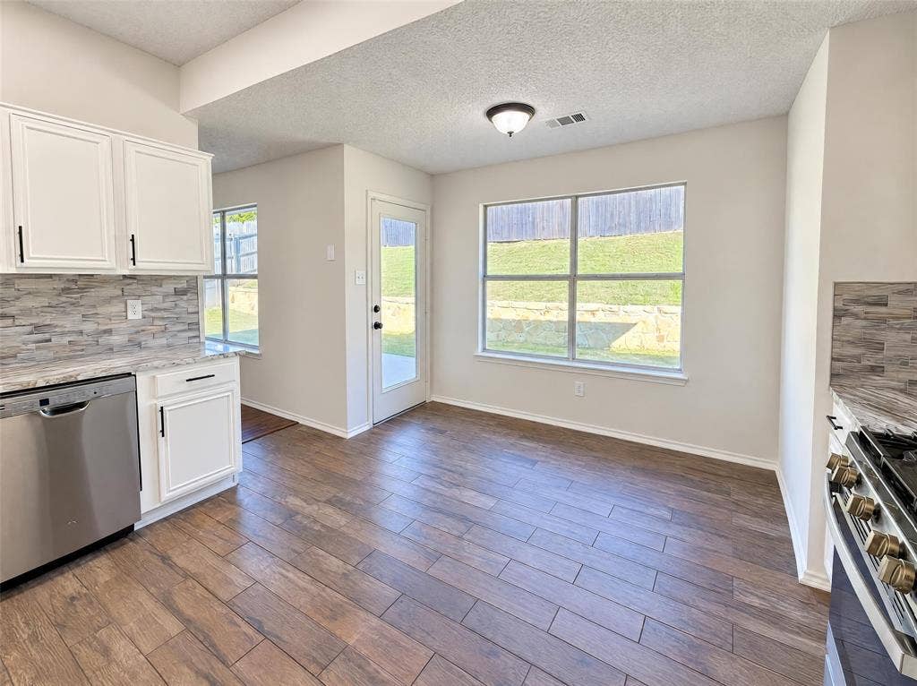 4541 Crystal Lane, Garland, TX 75043 4541 Crystal Lane, Garland, TX 75043