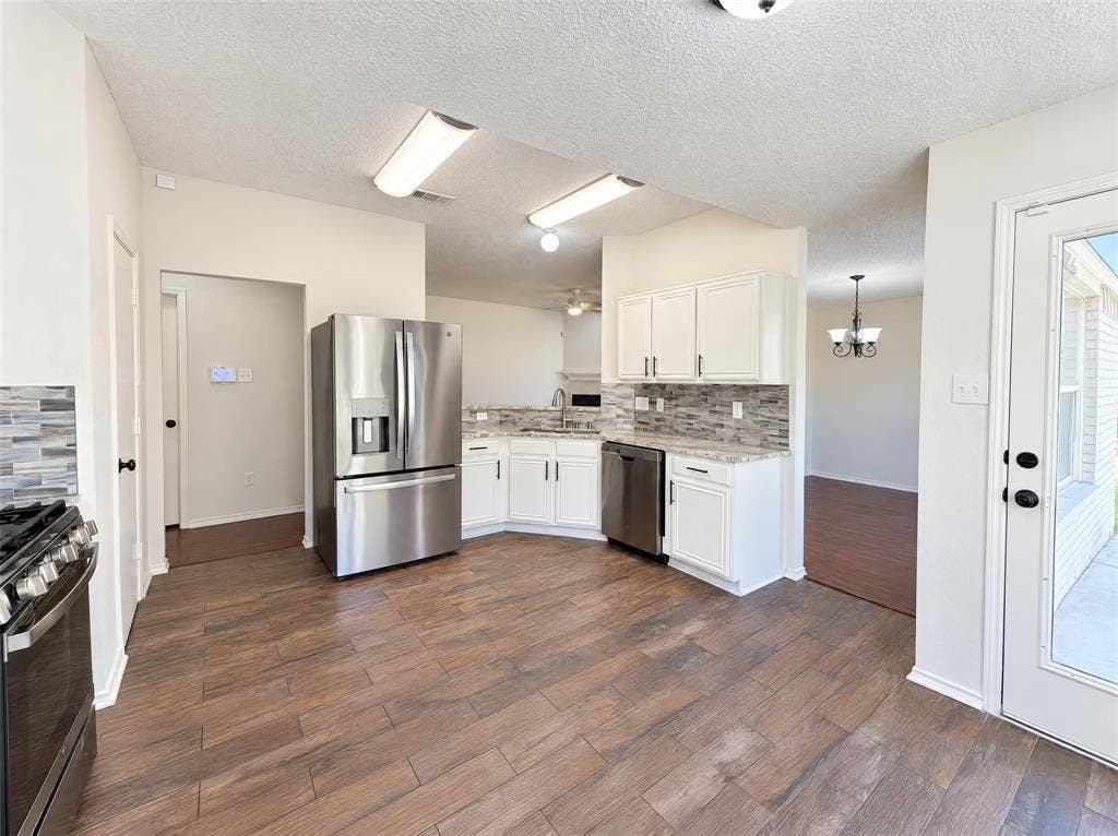 4541 Crystal Lane, Garland, TX 75043 4541 Crystal Lane, Garland, TX 75043