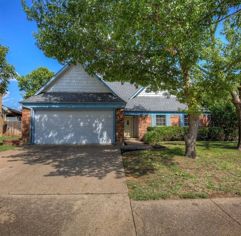 Property photo for 4309 Oldfield Drive, Arlington, TX