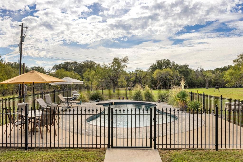 9606 Glen Rose Highway, Granbury, TX 76048