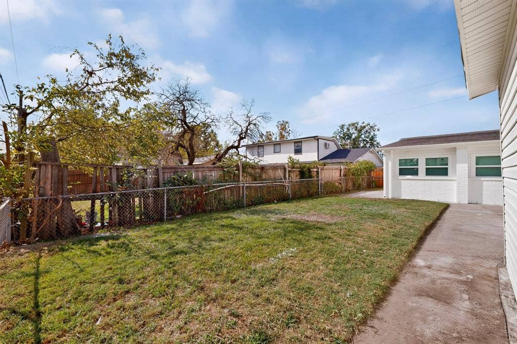 2524 N Saint Augustine Drive, Dallas, TX 75227 2524 N Saint Augustine Drive, Dallas, TX 75227