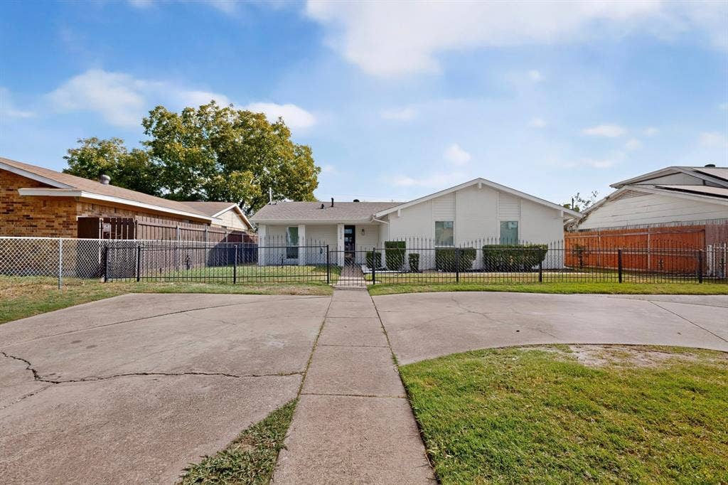 2524 N Saint Augustine Drive, Dallas, TX 75227 2524 N Saint Augustine Drive, Dallas, TX 75227