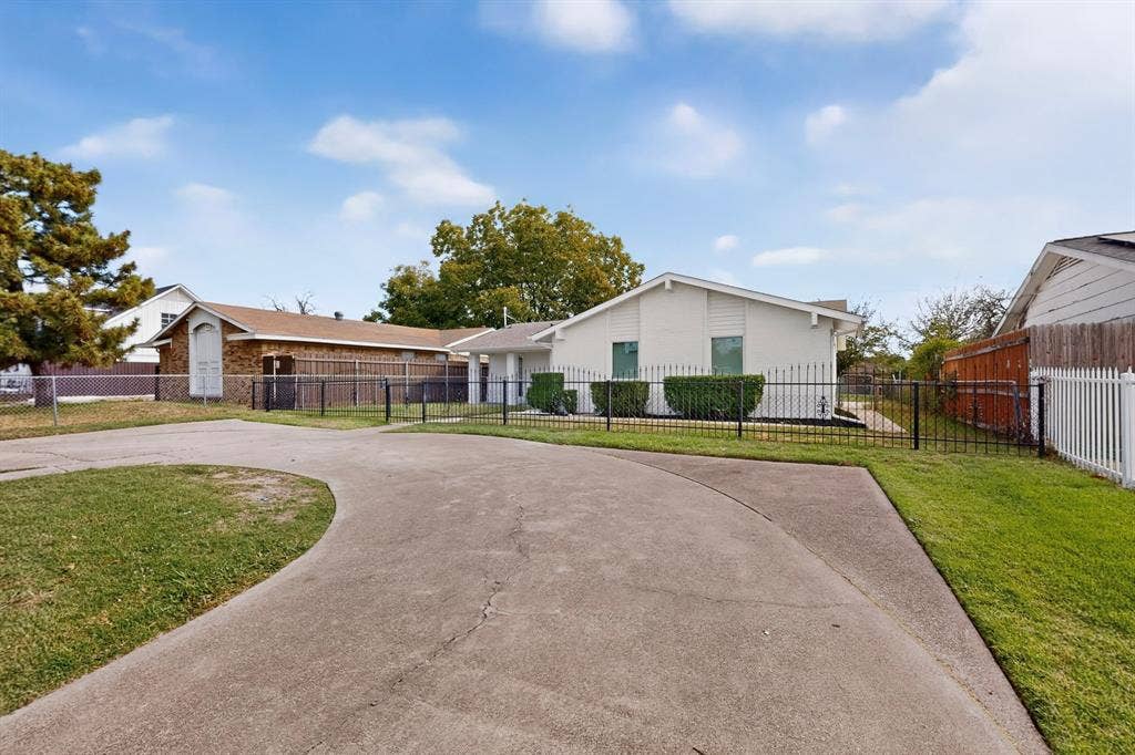 2524 N Saint Augustine Drive, Dallas, TX 75227 2524 N Saint Augustine Drive, Dallas, TX 75227