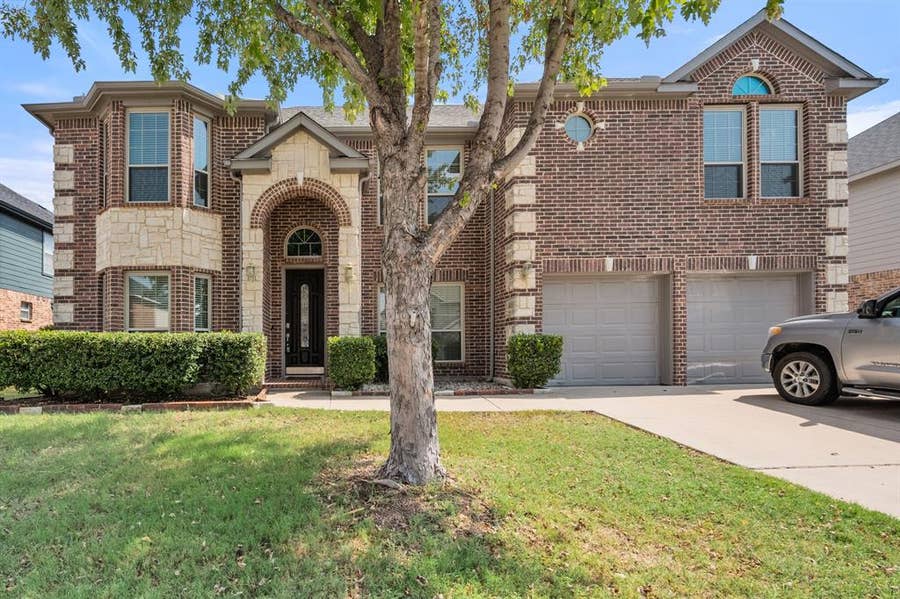 Property photo for 121 Monticello Drive, Mansfield, TX