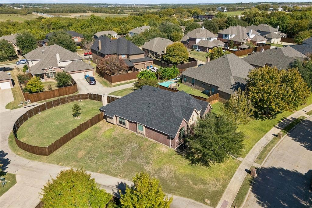 833 Glenmere Court, Rockwall, TX 75087
