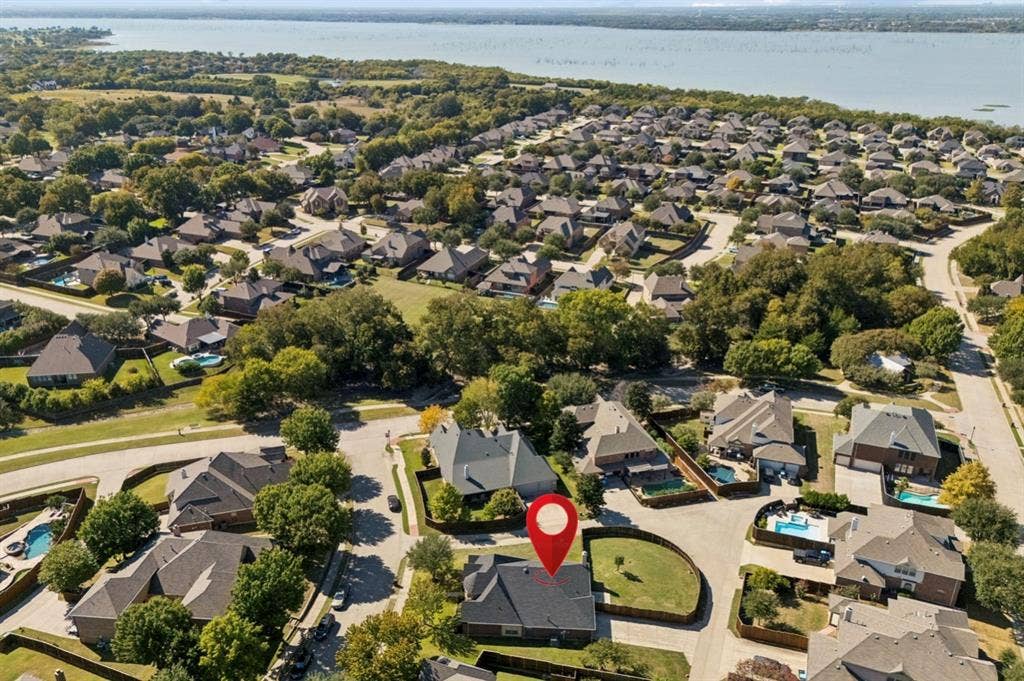 833 Glenmere Court, Rockwall, TX 75087