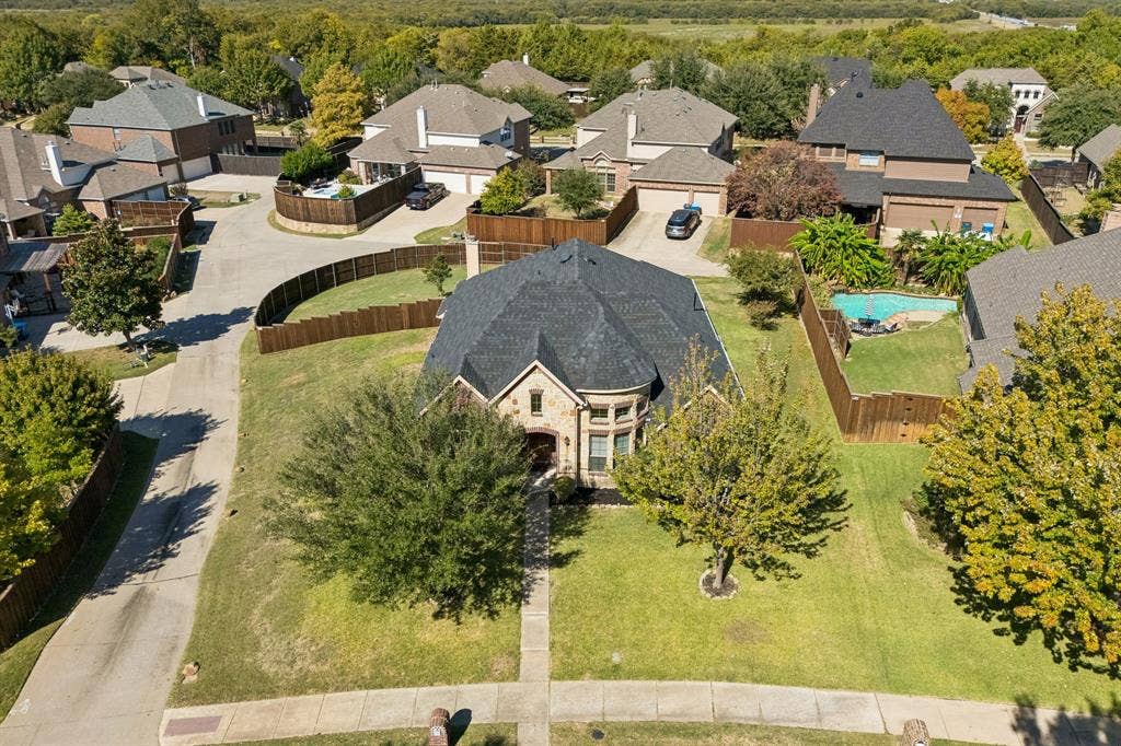 833 Glenmere Court, Rockwall, TX 75087