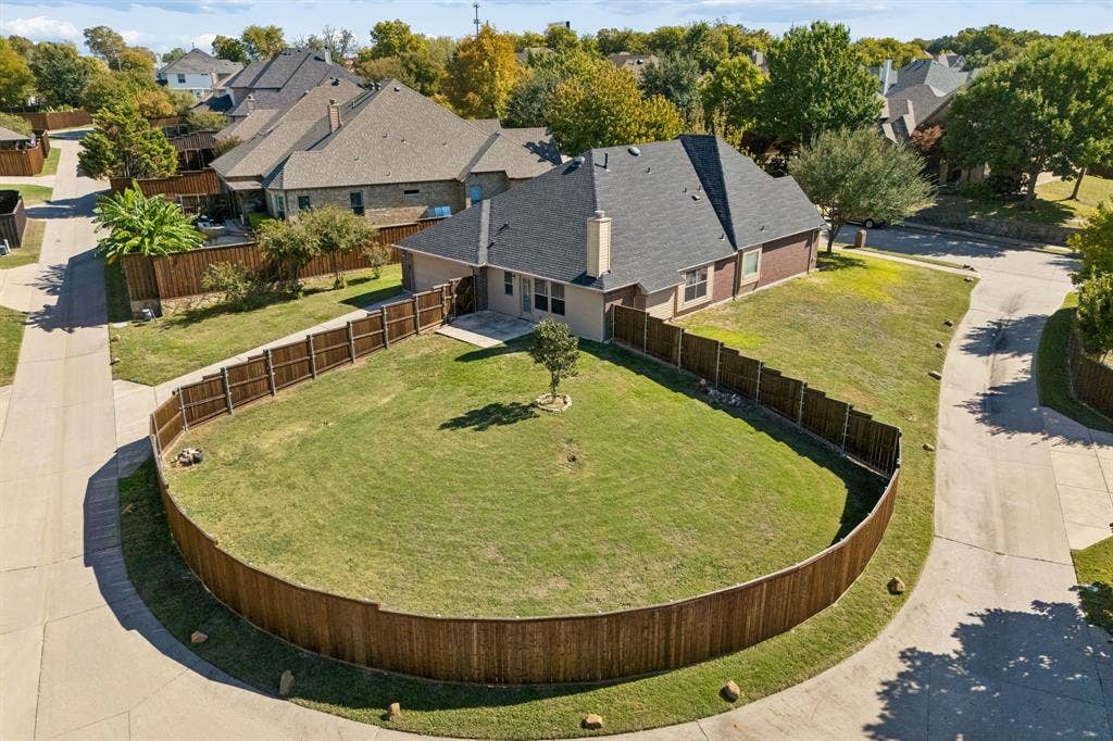 833 Glenmere Court, Rockwall, TX 75087