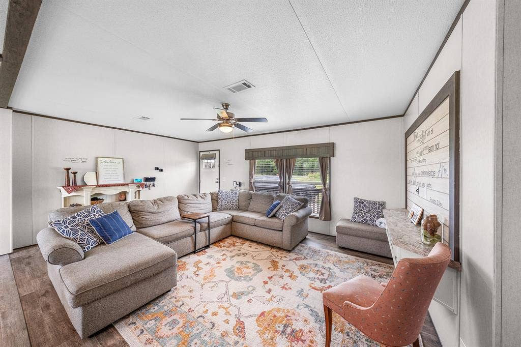 2871 County Road 1076, Celeste, TX 75423