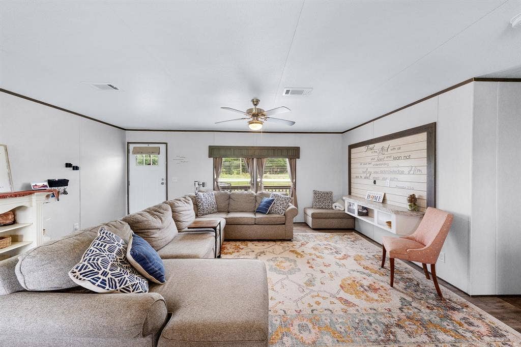 2871 County Road 1076, Celeste, TX 75423