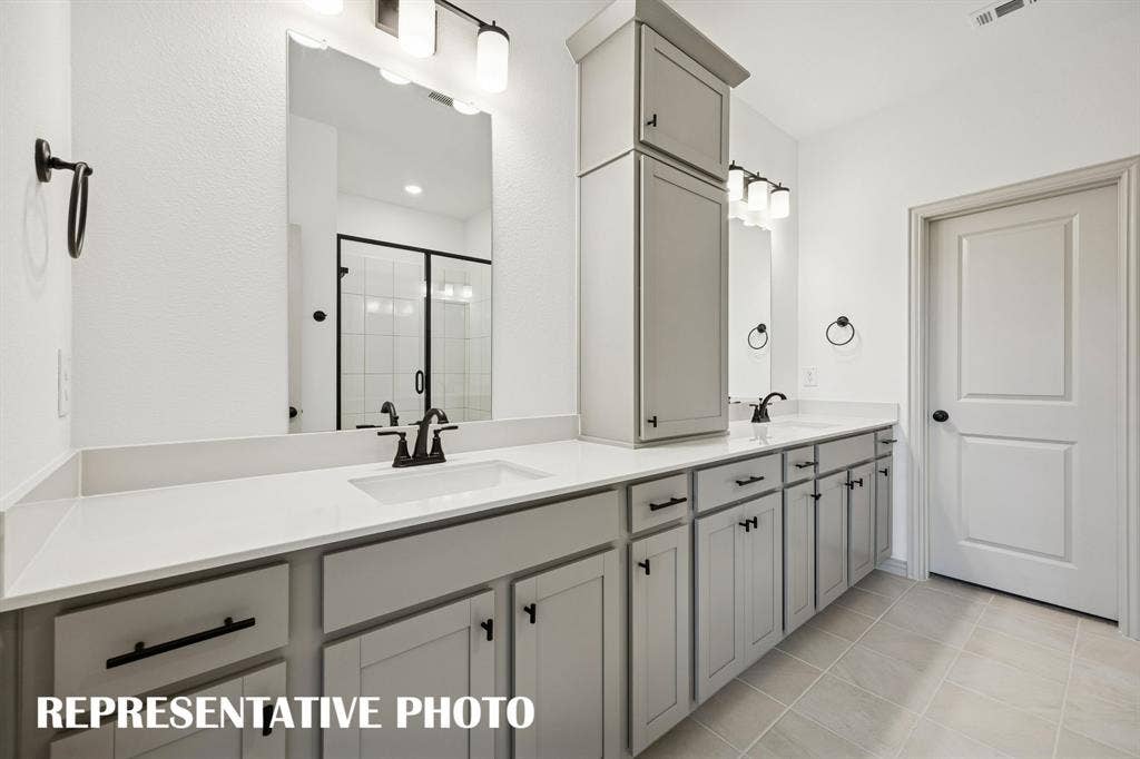 3567 Pierce Lane, Grand Prairie, TX 75052 No shortage of space or style in this dream owner's bath! REPRESENTATIVE PHOTO