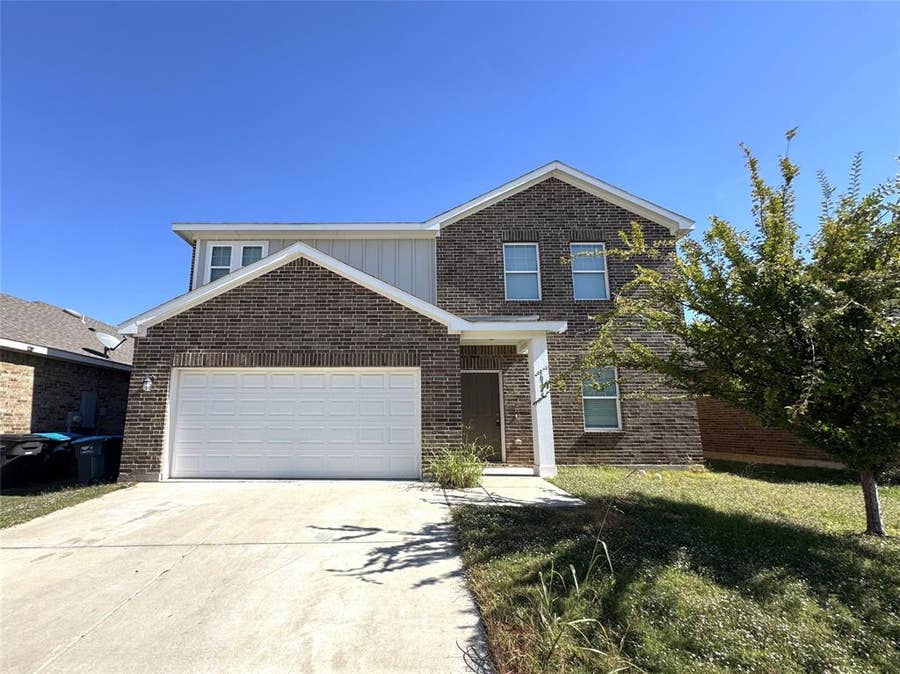 Property photo for 10345 Castle Lyons Lane, Fort Worth, TX