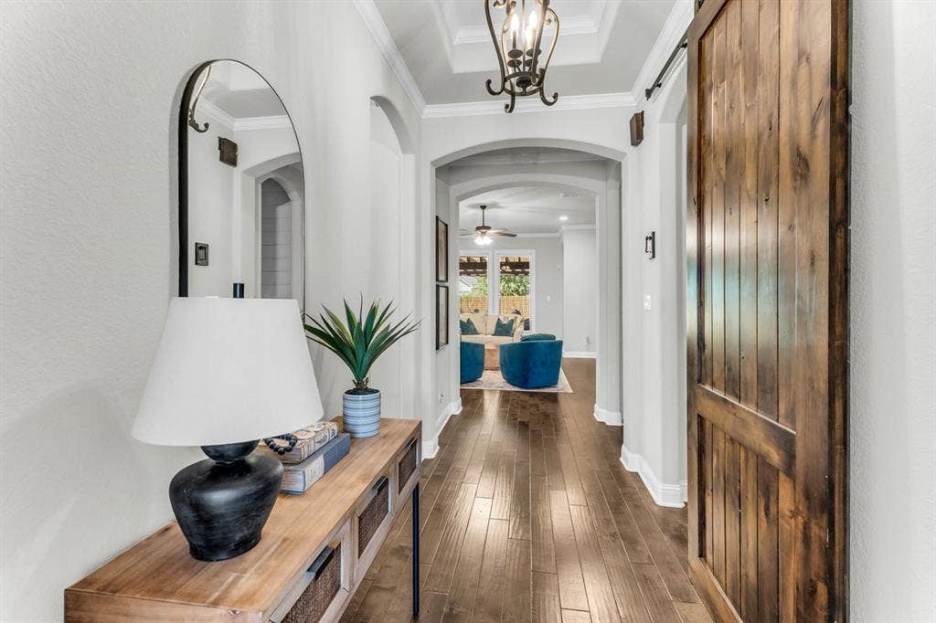 17050 Dominion Drive, Woodway, TX 76712 Entry way