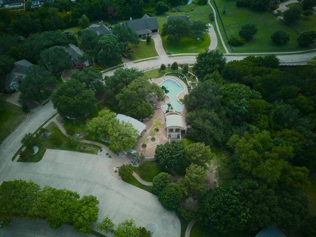 17050 Dominion Drive, Woodway, TX 76712 17050 Dominion Drive, Woodway, TX 76712