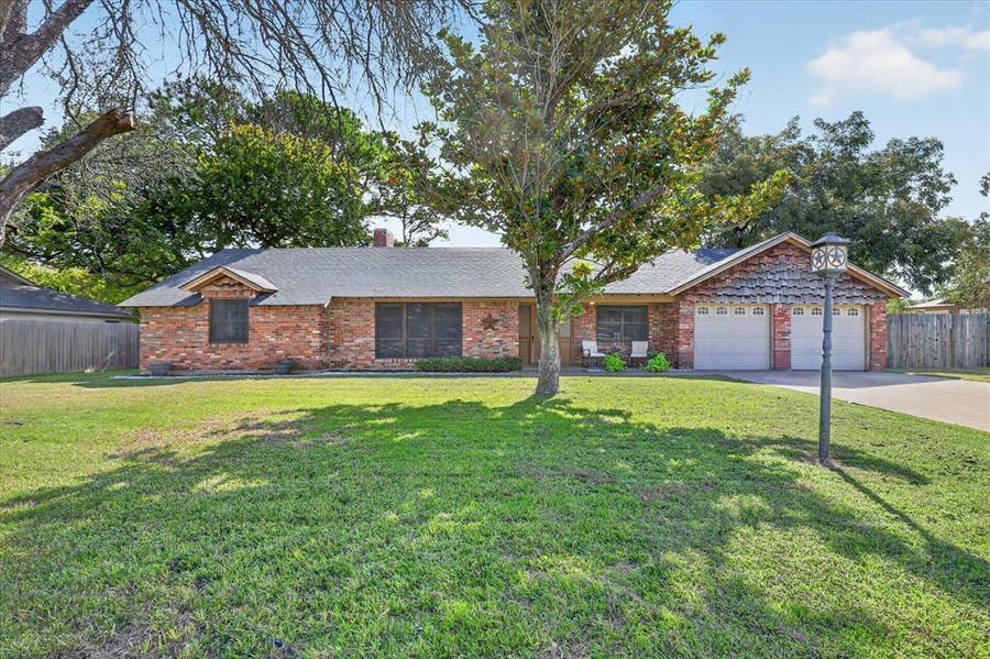 Property photo for 1215 Crestwood Drive, Cleburne, TX