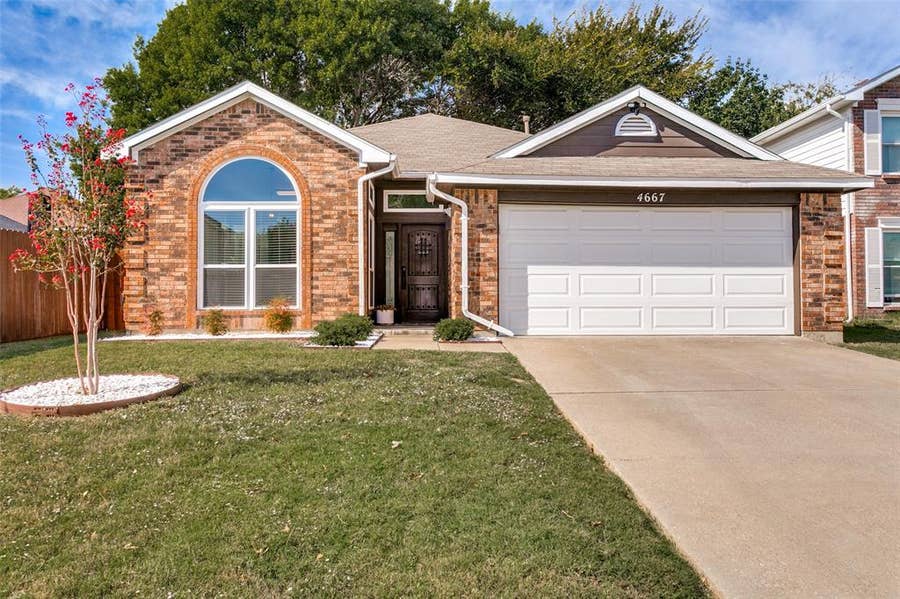 Property photo for 4667 Heatherbrook Lane, Grand Prairie, TX