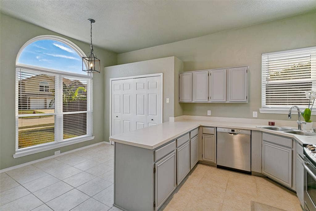 4667 Heatherbrook Lane, Grand Prairie, TX 75052 4667 Heatherbrook Lane, Grand Prairie, TX 75052