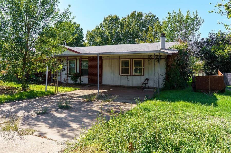 Property photo for 1023 Van Horn Street, Iowa Park, TX