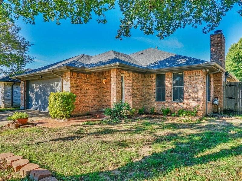 Property photo for 713 Baldridge Road, Burleson, TX