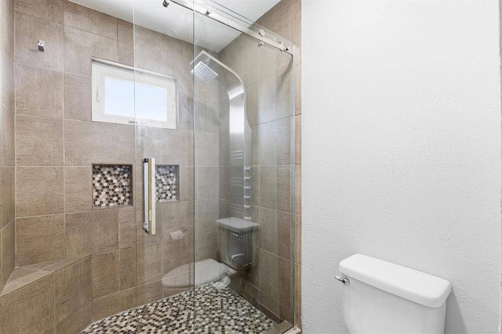 6822 Saint Anne Street, Dallas, TX 75248 6822 Saint Anne Street, Dallas, TX 75248