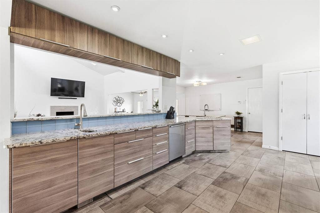6822 Saint Anne Street, Dallas, TX 75248 6822 Saint Anne Street, Dallas, TX 75248
