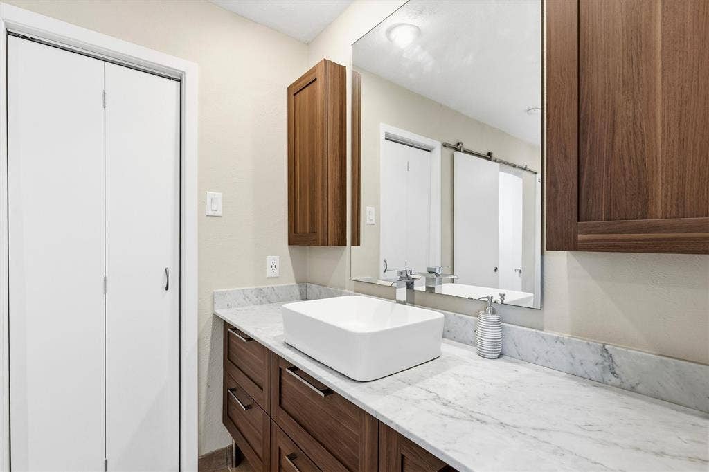 6822 Saint Anne Street, Dallas, TX 75248 6822 Saint Anne Street, Dallas, TX 75248
