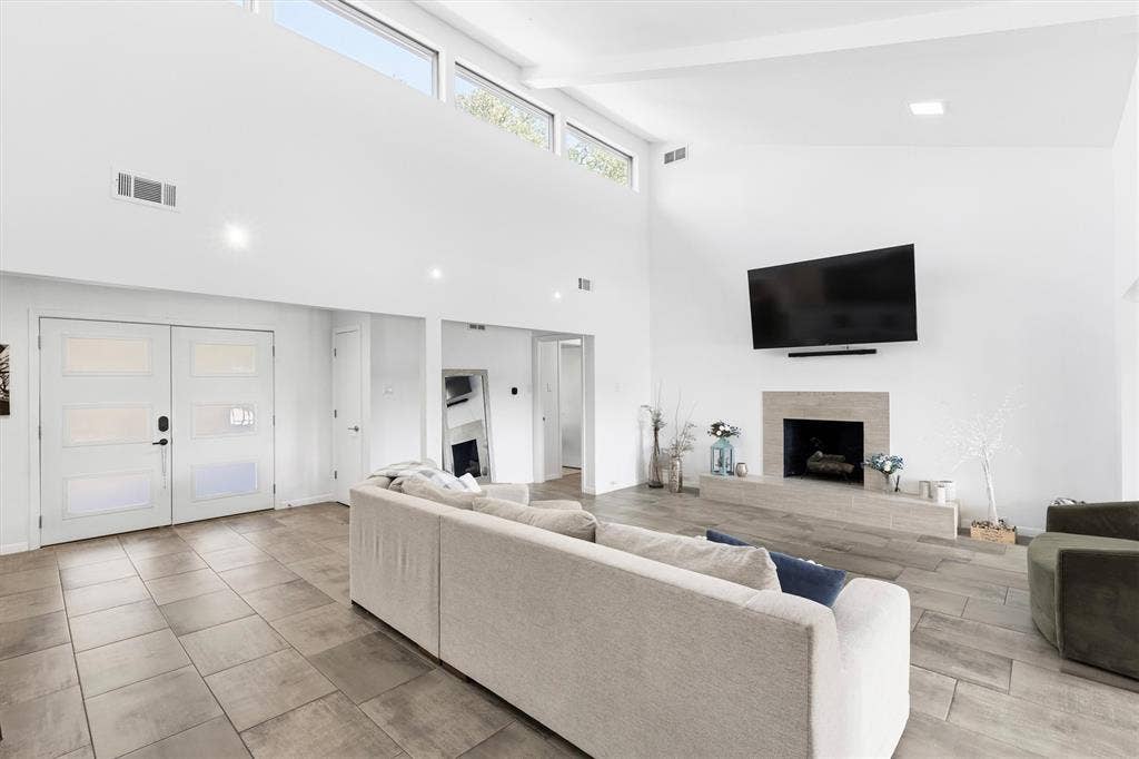 6822 Saint Anne Street, Dallas, TX 75248 6822 Saint Anne Street, Dallas, TX 75248